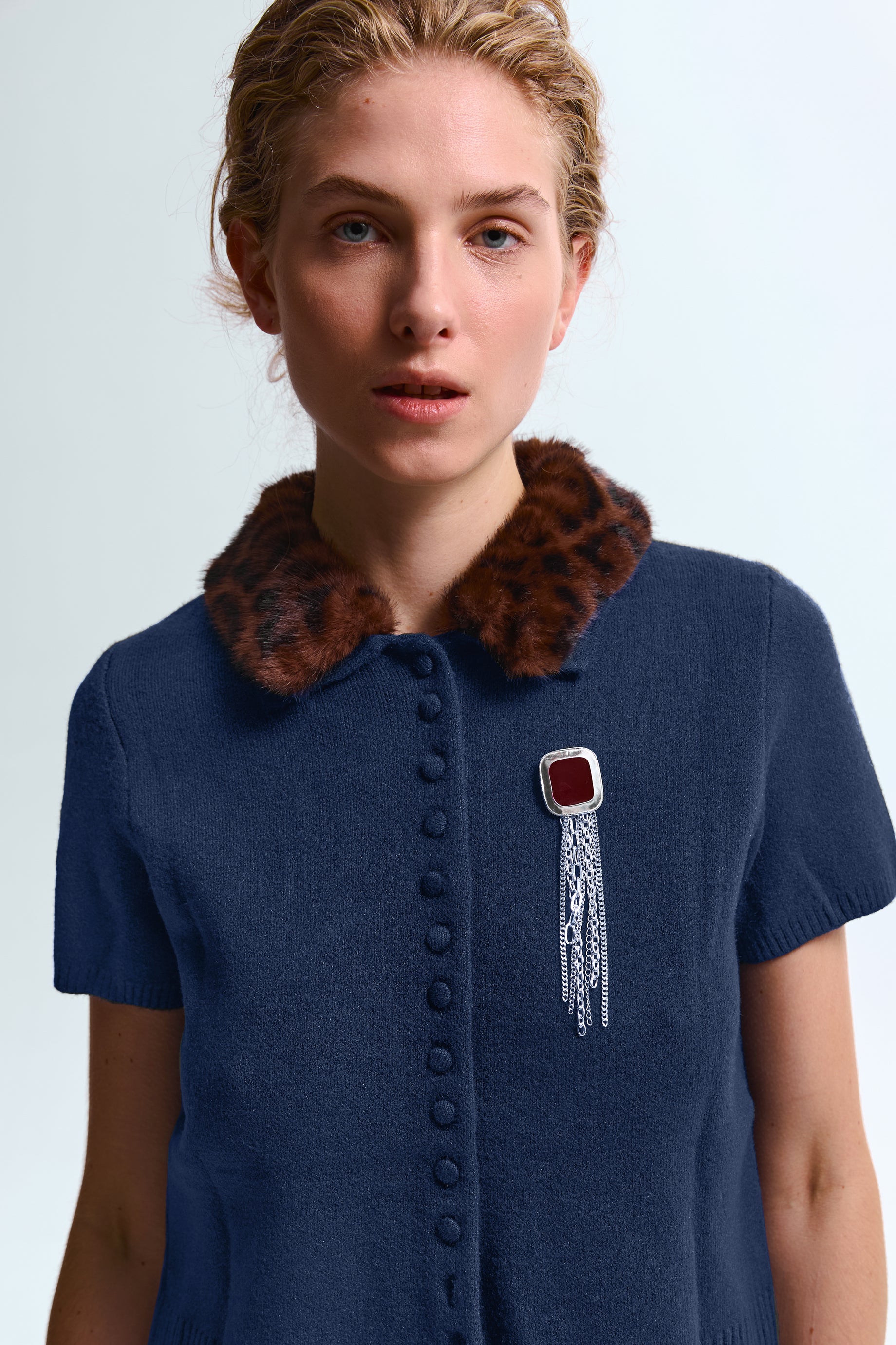 Брошка burgundy