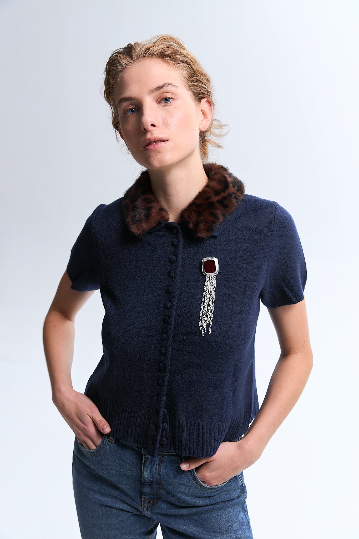 Брошка burgundy